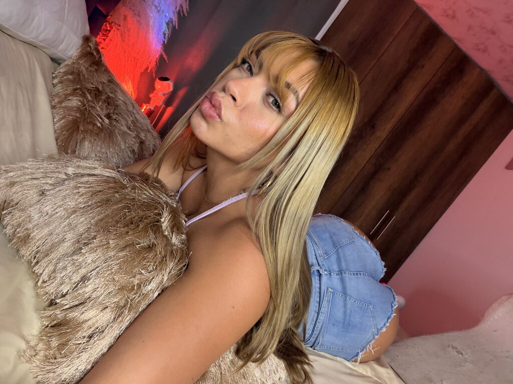 Control AliceHazel - Live girl Cam & Interactive Lovense Toy