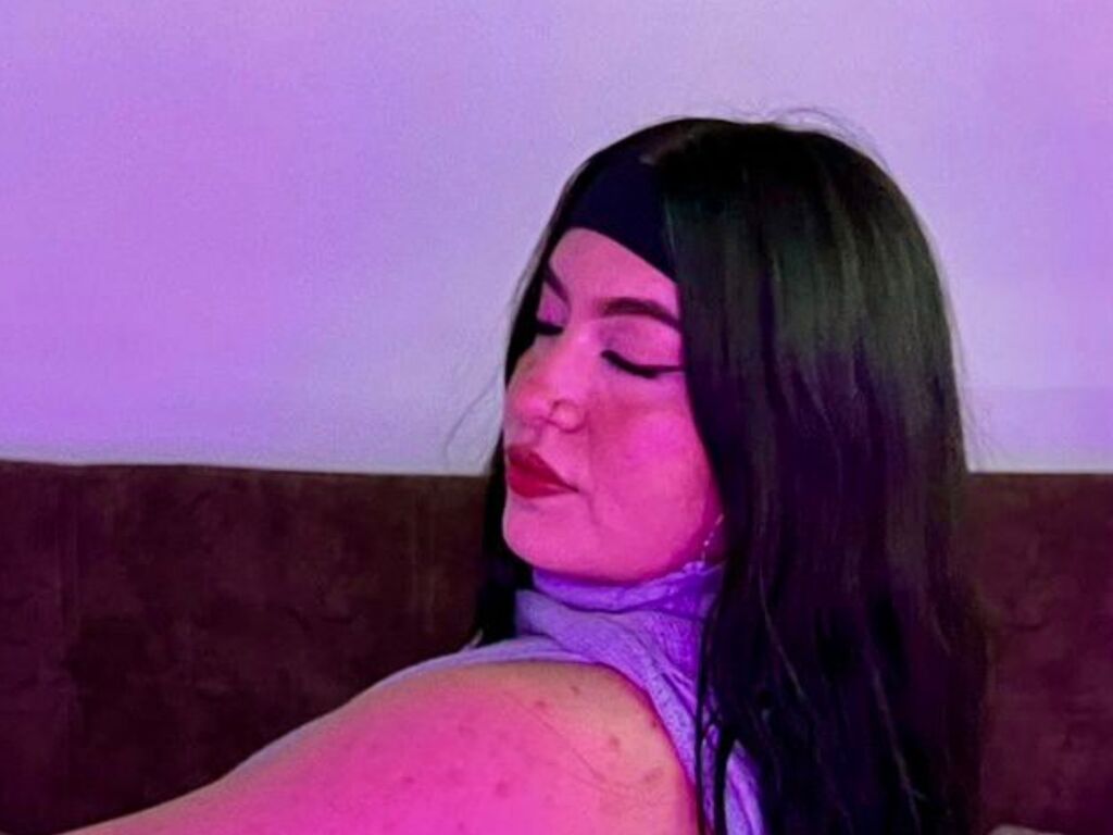 Control AmbarGillz - Live girl Cam & Interactive Lovense Toy