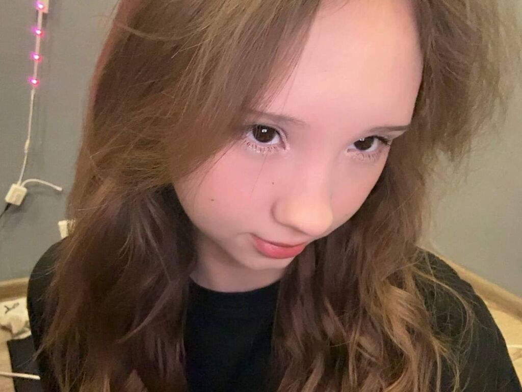 Control CareyRollefson - Live girl Cam & Interactive Lovense Toy