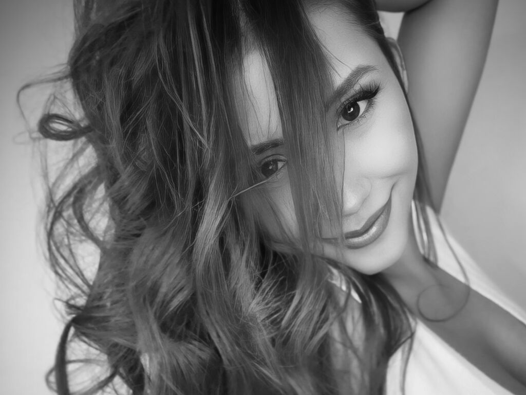 Control DanaFiore - Live girl Cam & Interactive Lovense Toy