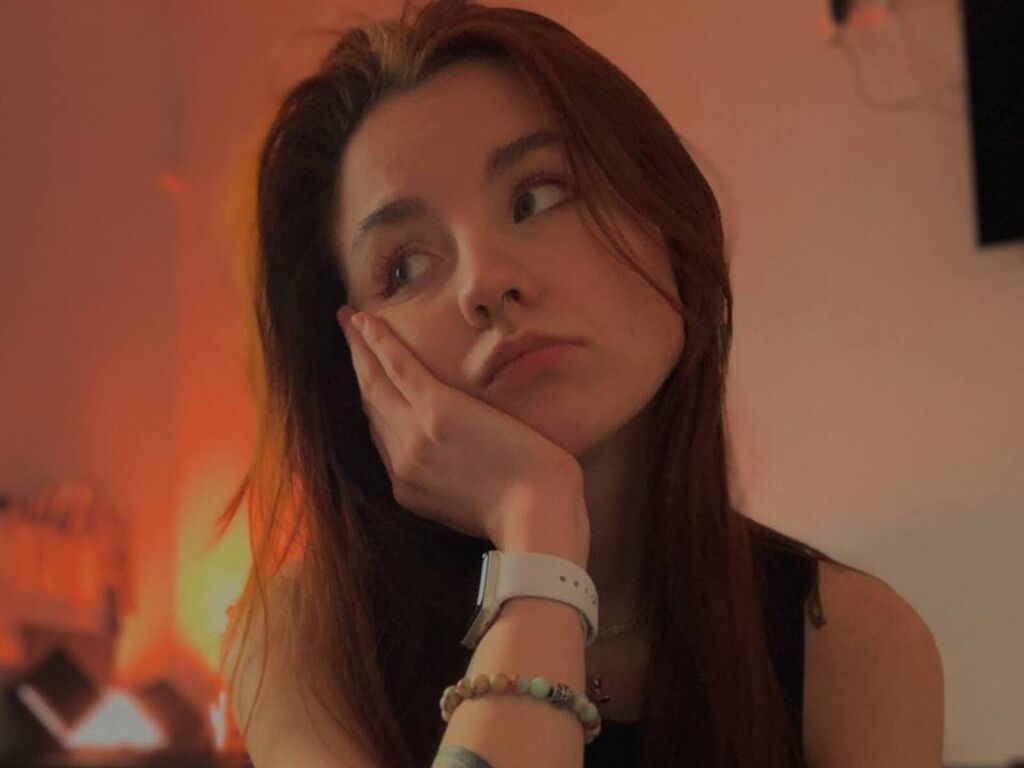 Control DivinaGazza - Live girl Cam & Interactive Lovense Toy