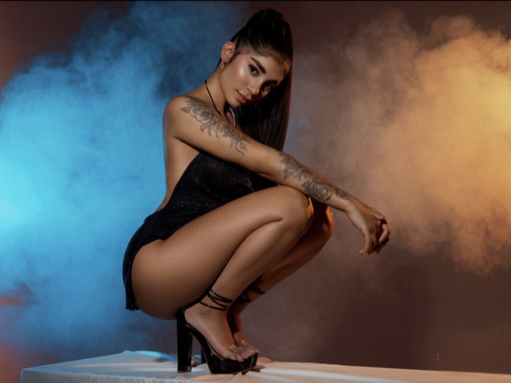 Control DonnaTaylor - Live girl Cam & Interactive Lovense Toy