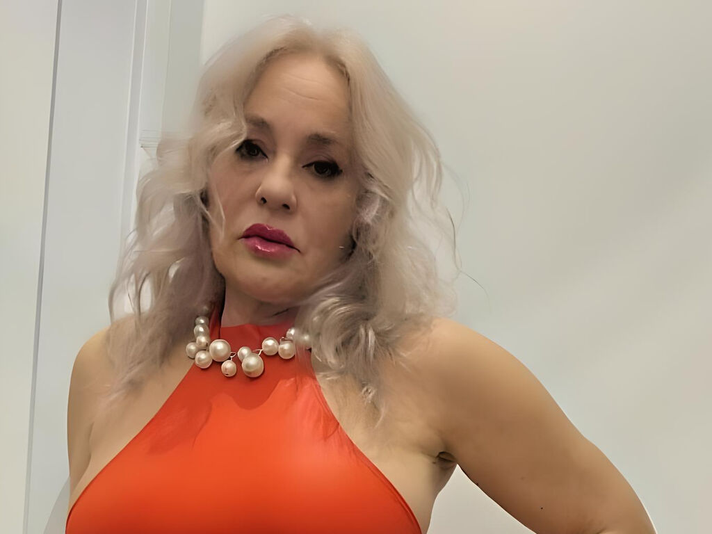 Control EmilyLoowe - Live girl Cam & Interactive Lovense Toy