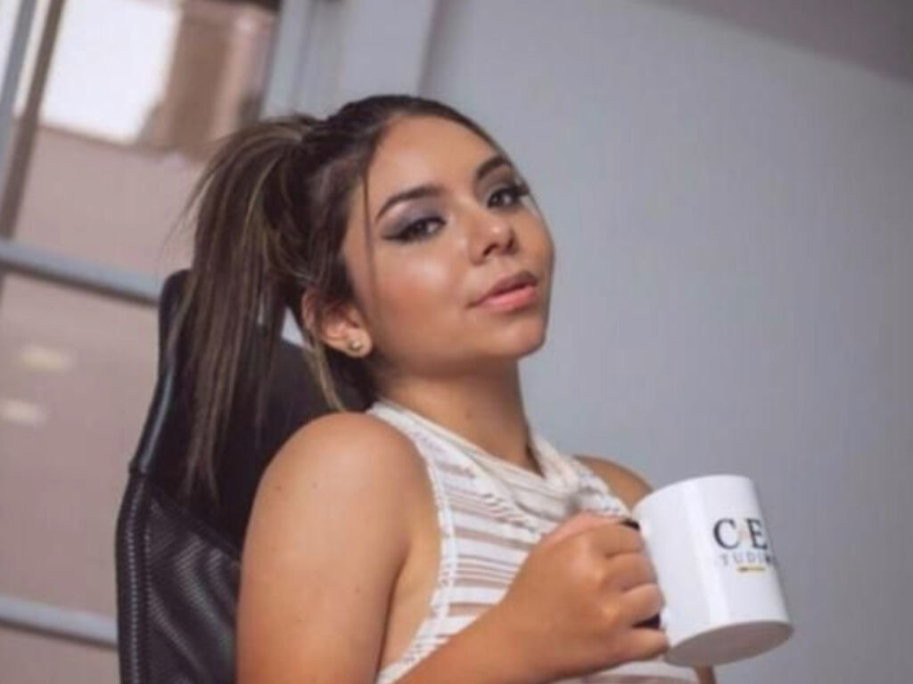 Control JessicaTaylort - Live girl Cam & Interactive Lovense Toy