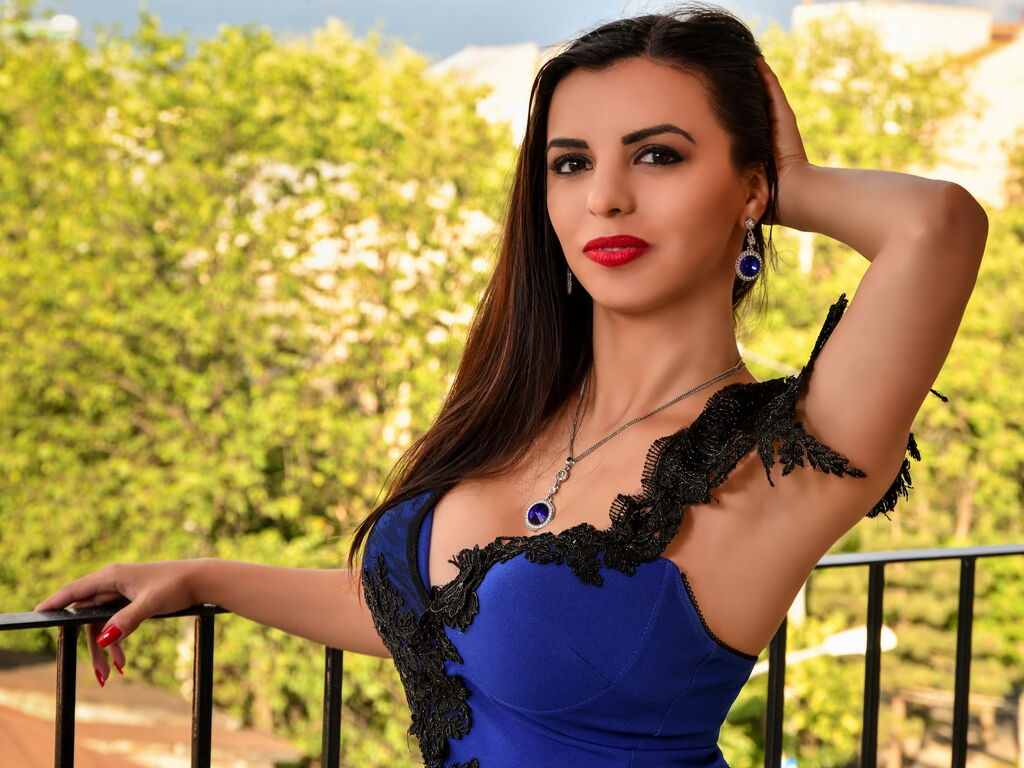 Control JuliaHayss - Live Milf Cam