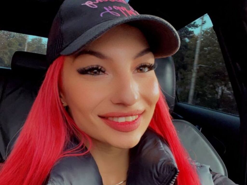 Control KaraLux - Live girl Cam & Interactive Lovense Toy
