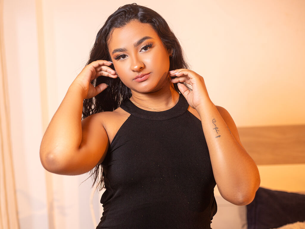 Control KarinaVegga - Live girl Cam & Interactive Lovense Toy