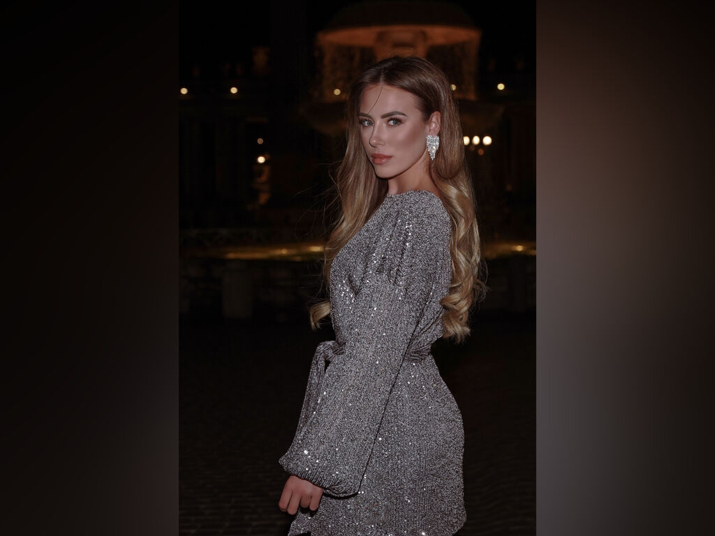 Control LeylaBlanc - Live girl Cam & Interactive Lovense Toy