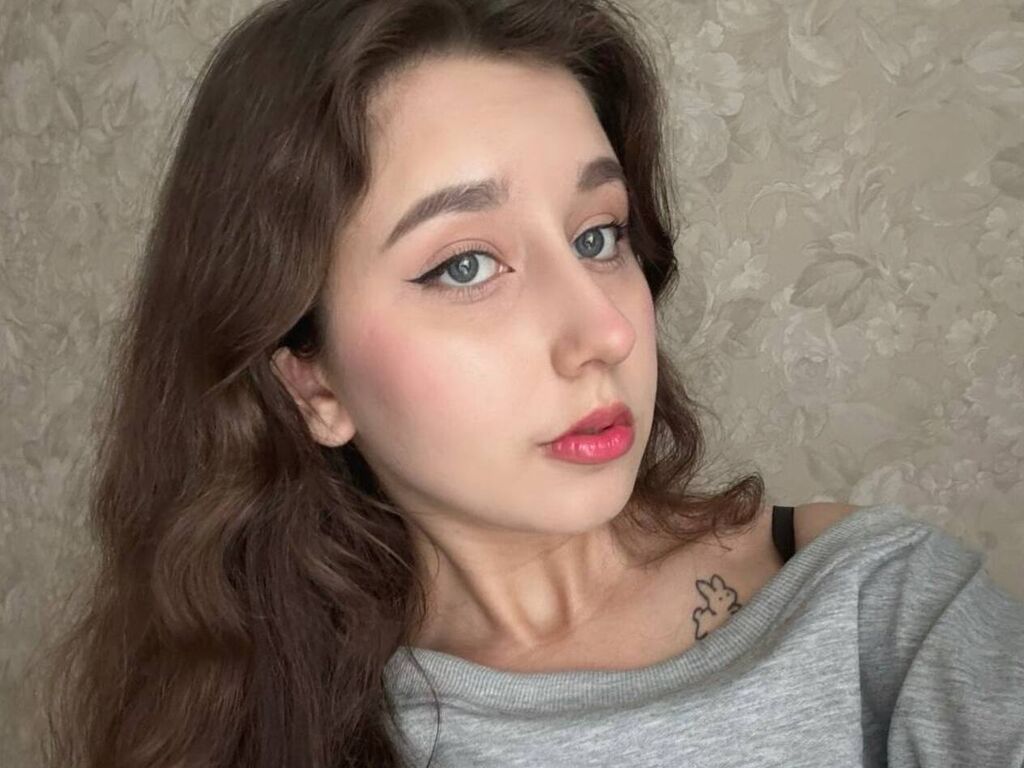 Control LuciEva - Live girl Cam & Interactive Lovense Toy