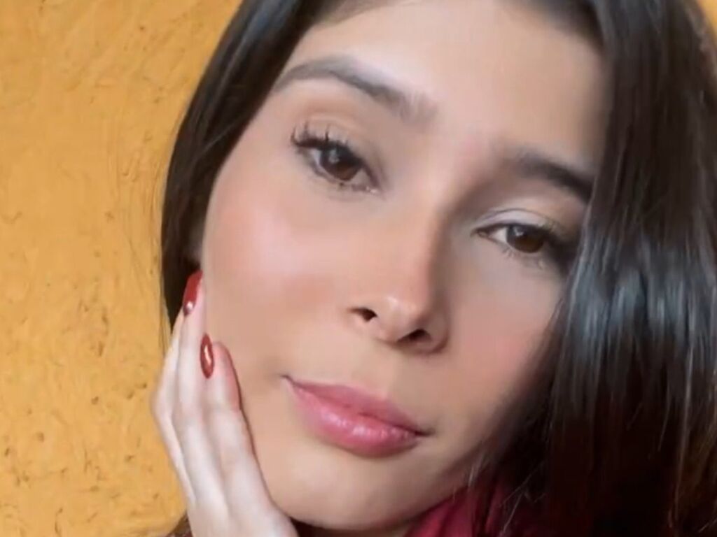 Control MilaMeloni - Live girl Cam & Interactive Lovense Toy