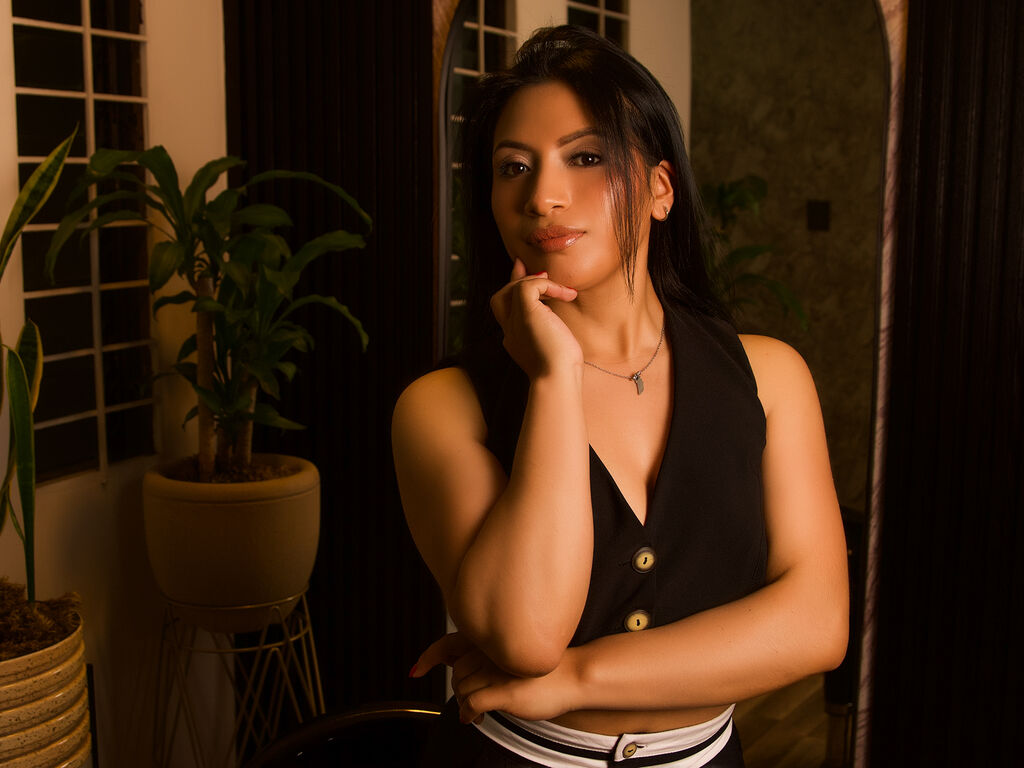 Control NairaWestbrook - Live girl Cam & Interactive Lovense Toy