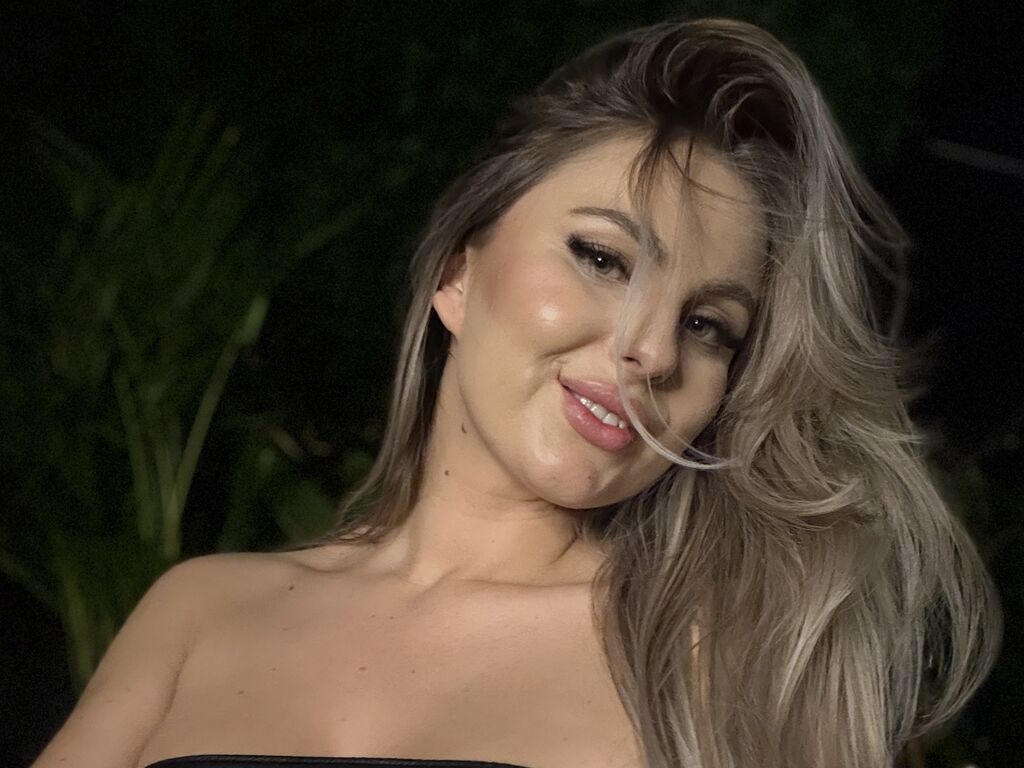 Control Nicole - Live girl Cam & Interactive Lovense Toy