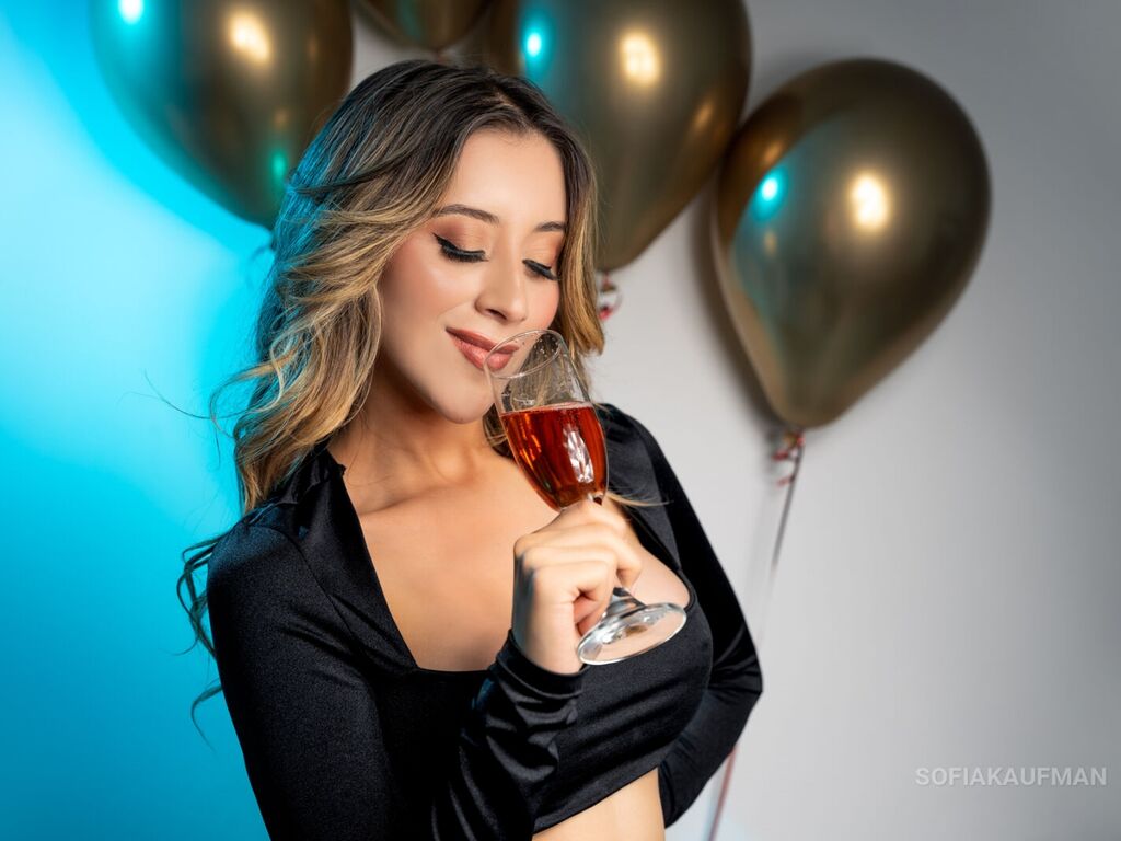 Control SofiaKaufman - Live girl Cam & Interactive Lovense Toy