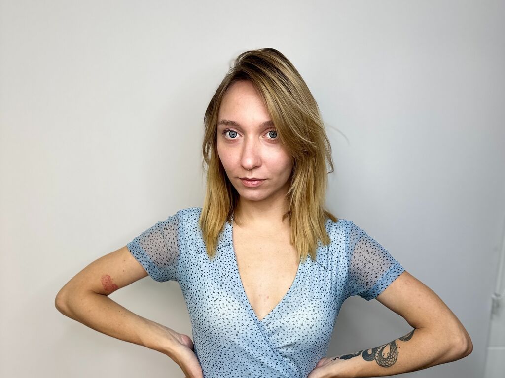 Control TateBeckett - Live girl Cam & Interactive Lovense Toy
